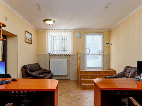 комерційна за адресою Максима Кривоноса вул., 25