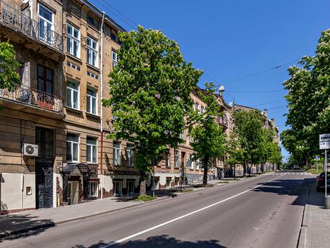комерційна за адресою Максима Кривоноса вул., 25