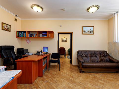 комерційна за адресою Максима Кривоноса вул., 25