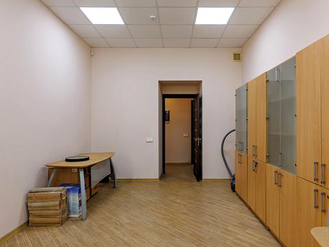 комерційна за адресою Максима Кривоноса вул., 25