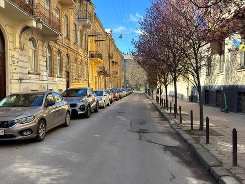 комерційна за адресою Кониського, 9а