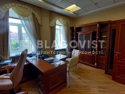 комерційна за адресою Костянтинівська вул., 32Б