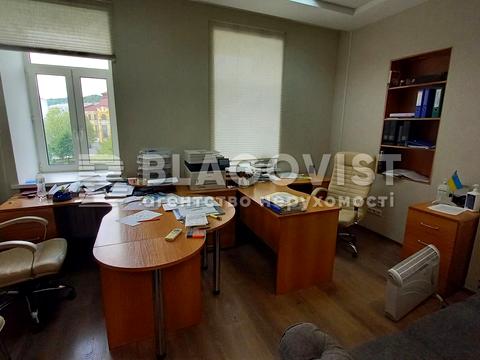 комерційна за адресою Костянтинівська вул., 32Б