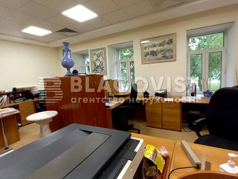 комерційна за адресою Костянтинівська вул., 32Б