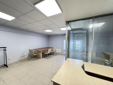 комерційна за адресою Лариси Руденко вул., 6а