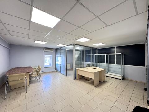 комерційна за адресою Лариси Руденко вул., 6а