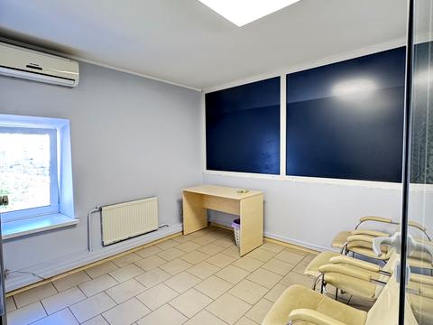 комерційна за адресою Лариси Руденко вул., 6а