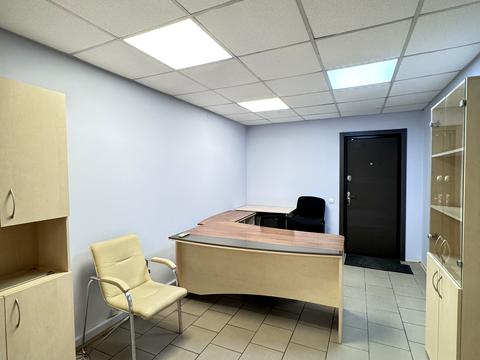 комерційна за адресою Лариси Руденко вул., 6а