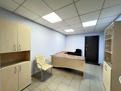 комерційна за адресою Лариси Руденко вул., 6а