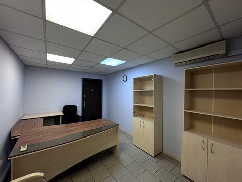 комерційна за адресою Лариси Руденко вул., 6а
