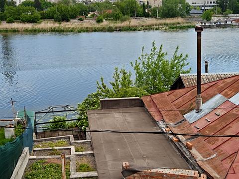 участок по адресу Набережна, 20