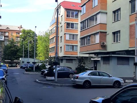 комерційна за адресою Деревлянська вул. (Якіра), 10