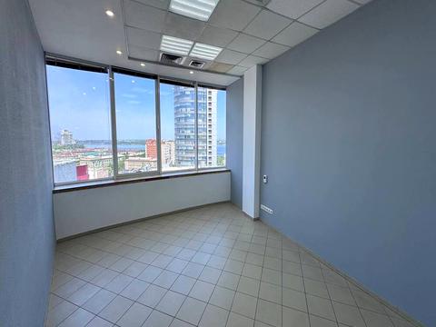 комерційна за адресою Королеви Єлизавети ІІ вул. (Глинки), 2