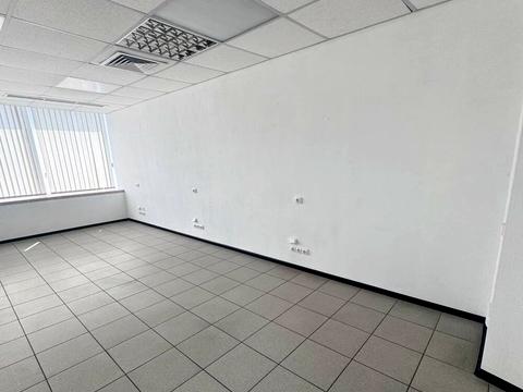 комерційна за адресою Королеви Єлизавети ІІ вул. (Глинки), 2