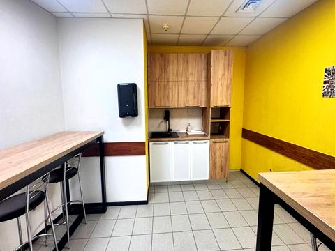 комерційна за адресою Королеви Єлизавети ІІ вул. (Глинки), 2