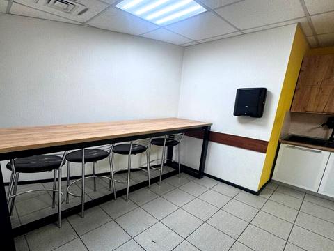 комерційна за адресою Королеви Єлизавети ІІ вул. (Глинки), 2
