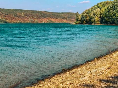 коммерческая по адресу Центральна, 2