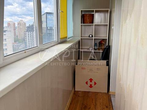 квартира за адресою Святошинська пл., 1