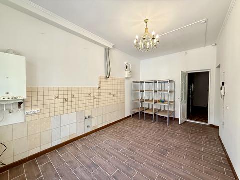 комерційна за адресою Дністрянська вул., 7