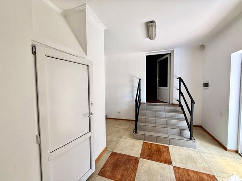 комерційна за адресою Дністрянська вул., 7