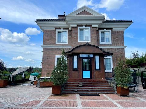 будинок за адресою Квітнева