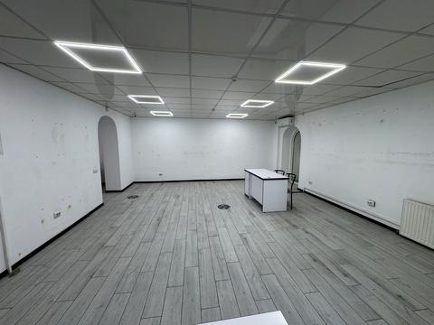 комерційна за адресою Дністровська вул., 63