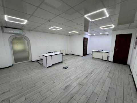 комерційна за адресою Дністровська вул., 63