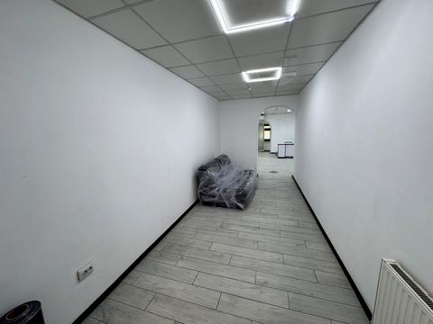 комерційна за адресою Дністровська вул., 63