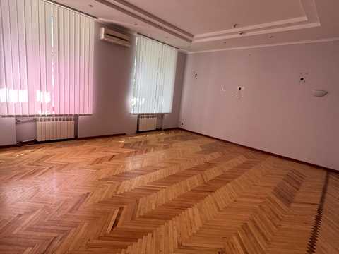 коммерческая по адресу Кловский спуск, 4