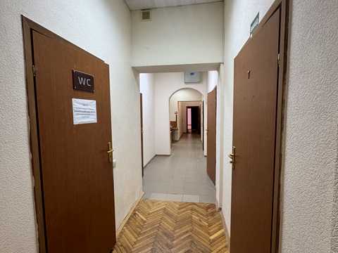 коммерческая по адресу Кловский спуск, 4