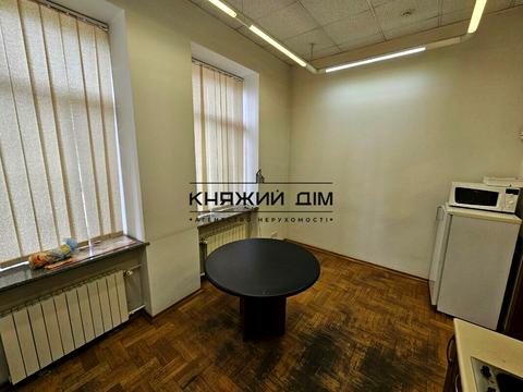 комерційна за адресою Генерала Генадія Воробйова вул. (Курська), 3
