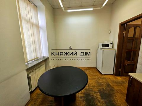 комерційна за адресою Генерала Генадія Воробйова вул. (Курська), 3