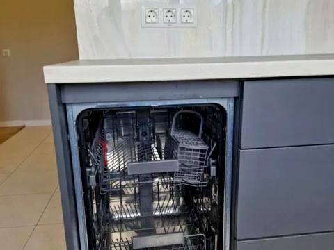 1865793199853706