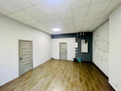 комерційна за адресою Степана Дем'янчука вул., 1а