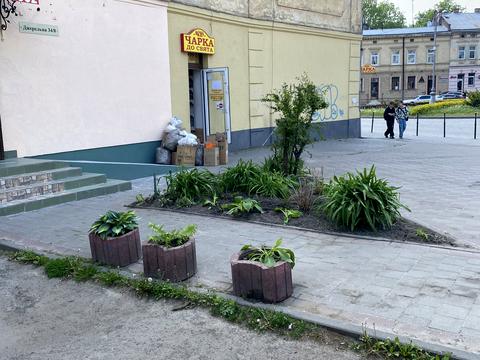 комерційна за адресою Джерельна вул., 38