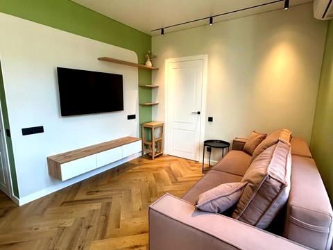 квартира за адресою Салютна вул., (Будинок 02301-02303)