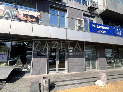 комерційна за адресою Дніпровська набережна вул., 14