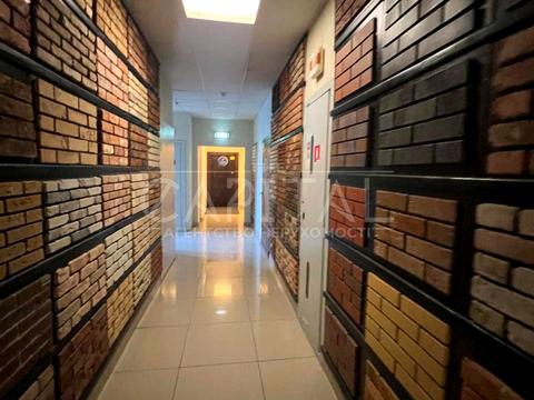 комерційна за адресою Дніпровська набережна вул., 14