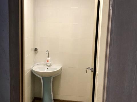 комерційна за адресою Дмитра Іванова вул., 63а