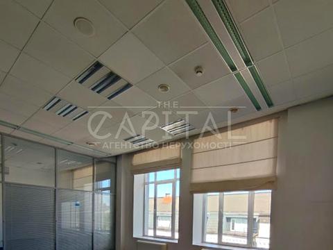 комерційна за адресою Володимира Сікевича вул., 1