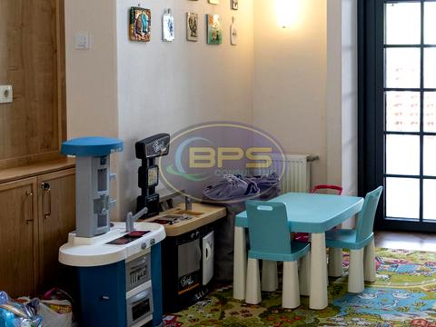 комерційна за адресою Євгена Чикаленка вул., 68г