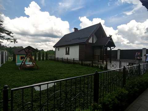 будинок за адресою Дениши