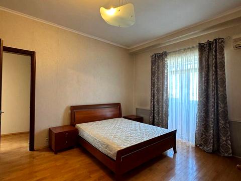 квартира за адресою Академіка Чекмарьова вул., 2