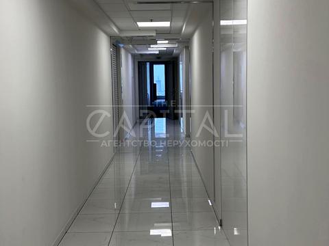 комерційна за адресою Спортивна пл., 1А
