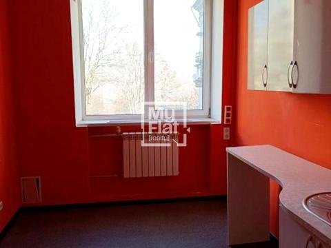 комерційна за адресою Варязький пров., 4