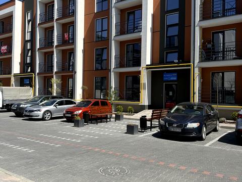 комерційна за адресою Українська, 12