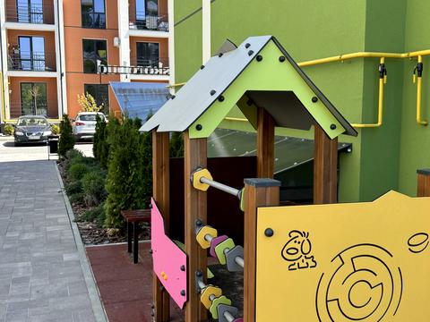 комерційна за адресою Українська, 12