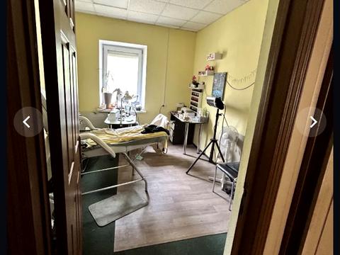 комерційна за адресою В'ячеслава Чорновола вул. (Юрія Савченка), 90