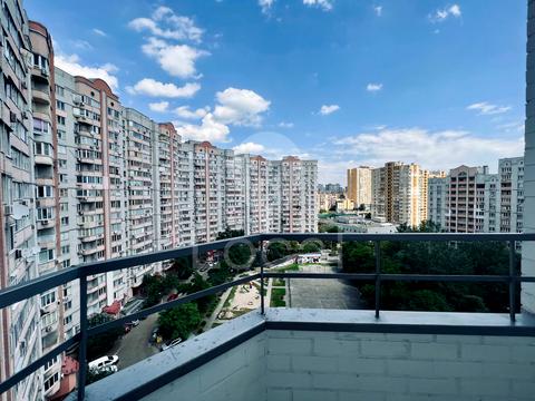 квартира за адресою Анни Ахматової вул., 33