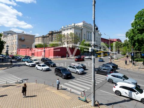 комерційна за адресою Володимирська вул., 61/11